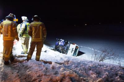 Bitz: VW-Transporter stuerzt bei Unfall in Graben
